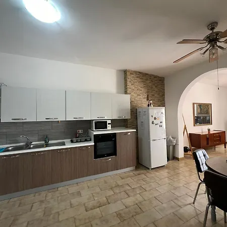 Homestay S2 Single Room, Shared Bathroom