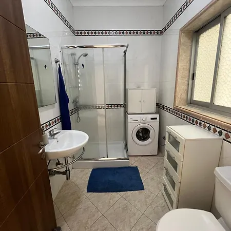 S2 Single Room, Shared Bathroom * Saint Julian's