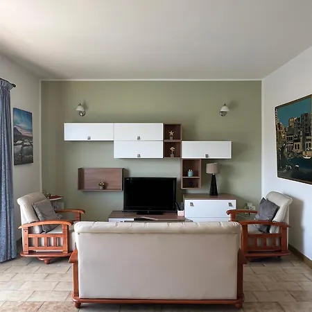S2 Single Room, Shared Bathroom Saint Julian's