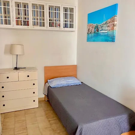 S2 Single Room, Shared Bathroom