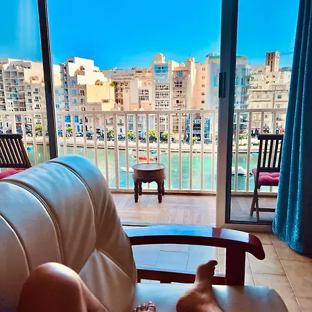 S2 Single Room, Shared Bathroom * Saint Julian's